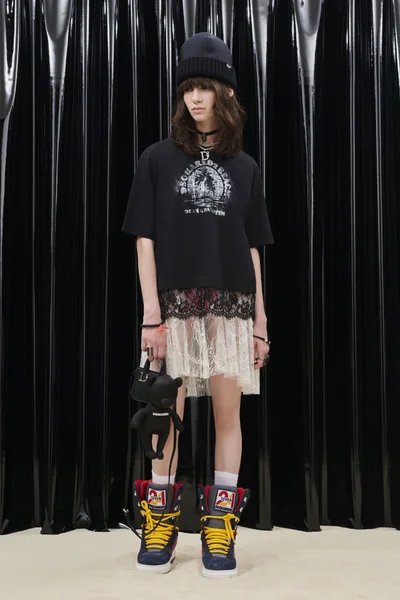 Look 10